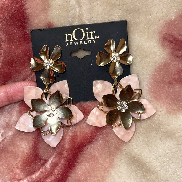 Flower Earrings - Picture 2 of 2